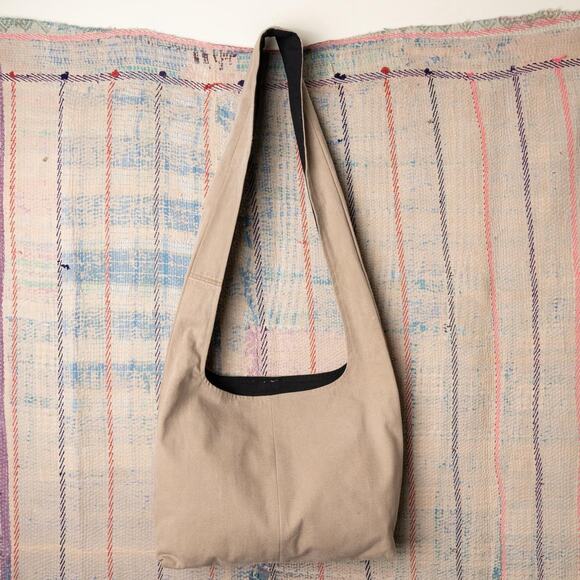 Upcycled carhartt hobo bag - Picture 5 of 6